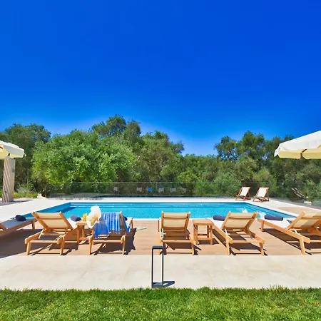 Minerva Estate - Private Complex For 15 Guests