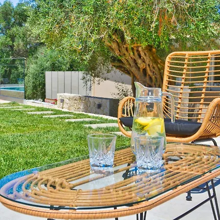 Minerva Estate - Private Complex For 15 Guests Villa