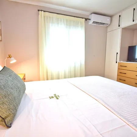 Minerva Estate - Private Complex For 15 Guests