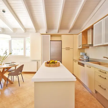 Minerva Estate - Private Complex For 15 Guests *